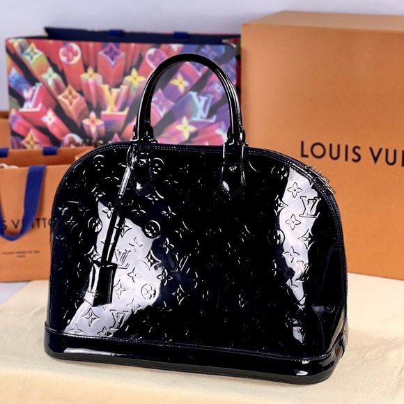 Louis Vuitton Handbags - 🎉HP🎉 🦄RARE🦄 Authentic LOUIS VUITTON Vernis Alma GM Noir Magnetique